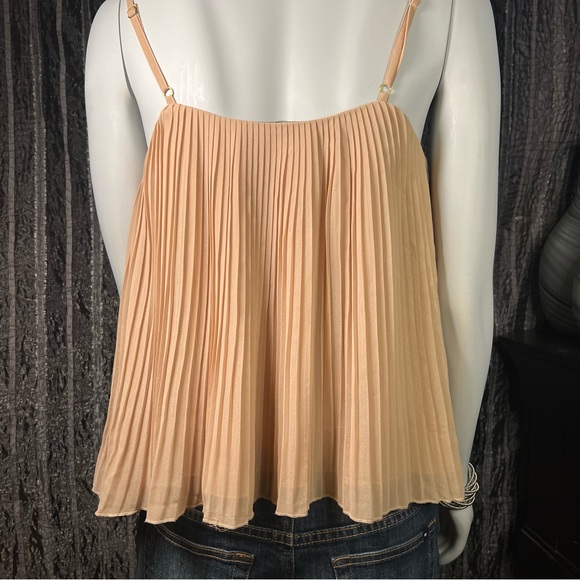 Bebe tan pleated flare cami tank top - Picture 4 of 6